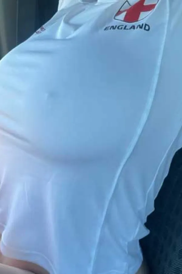 Missi showing you a close up of her boobs through her white shirt 
